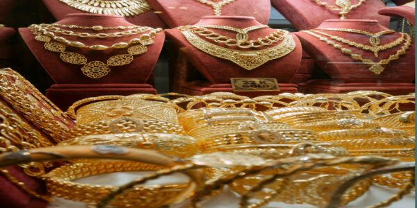 Gold Silver price today in India उत्तर प्रदेश के सर्राफा बाजार में हलचल लखनऊ से लेकर नोएडा तक गिर सोना चांदी की कीमतों ने भी चौंकाया