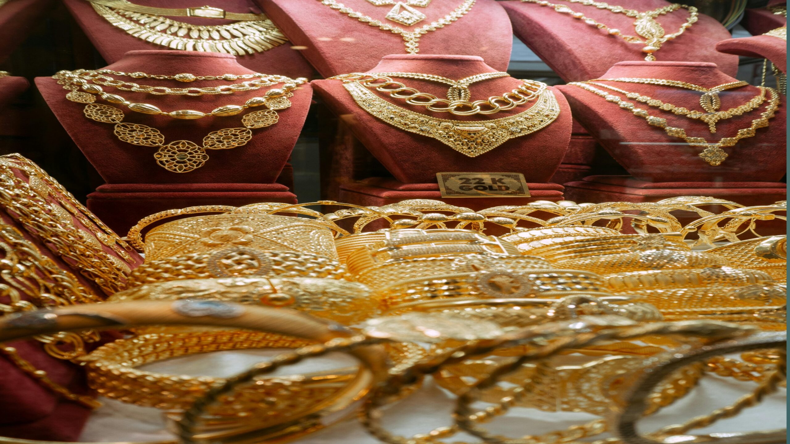 Gold Silver price today in India उत्तर प्रदेश के सर्राफा बाजार में हलचल लखनऊ से लेकर नोएडा तक गिर सोना चांदी की कीमतों ने भी चौंकाया